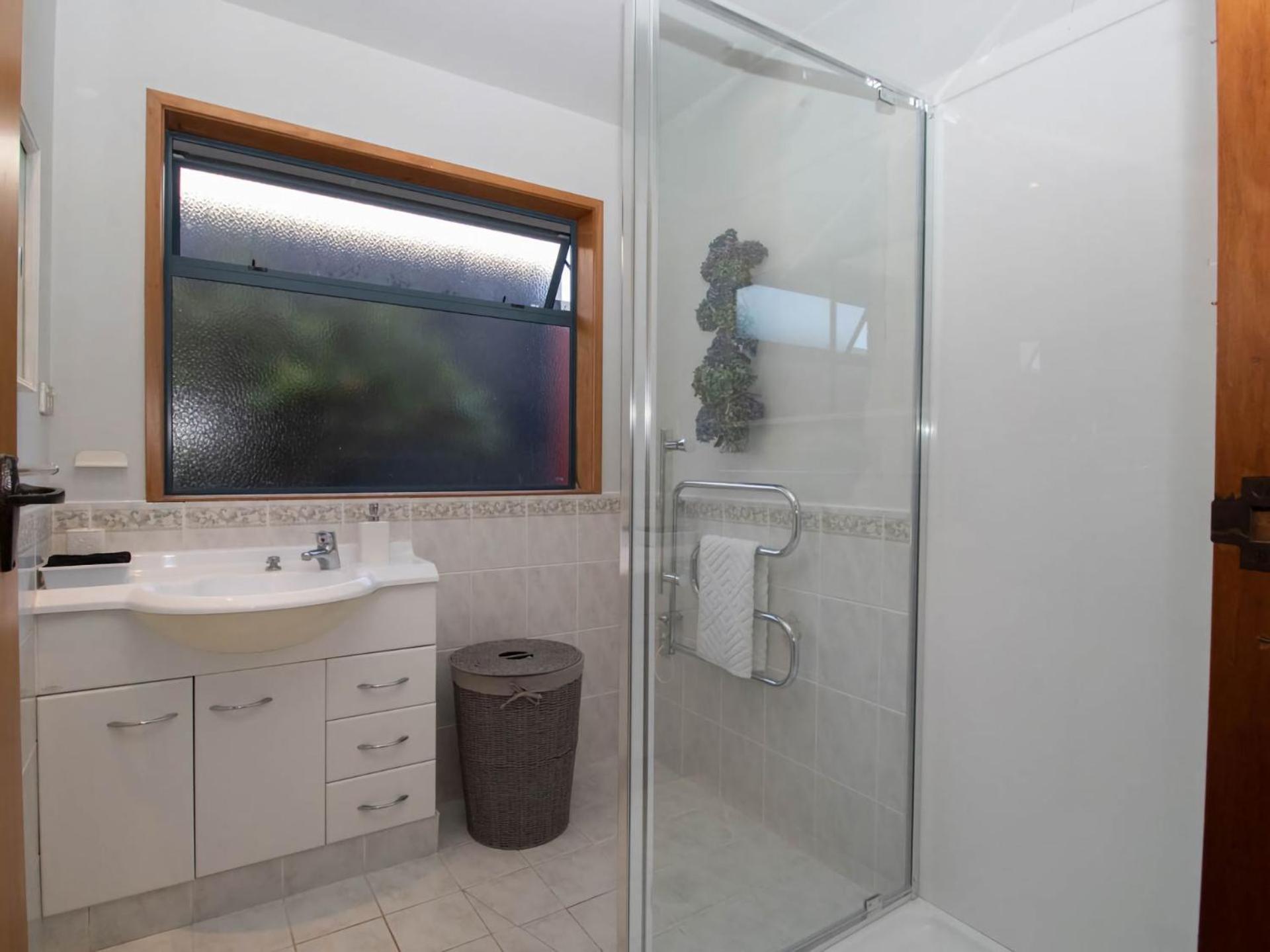 Beachfront Bliss On Wanaka Terrace Support Local Villa New Plymouth Exterior photo