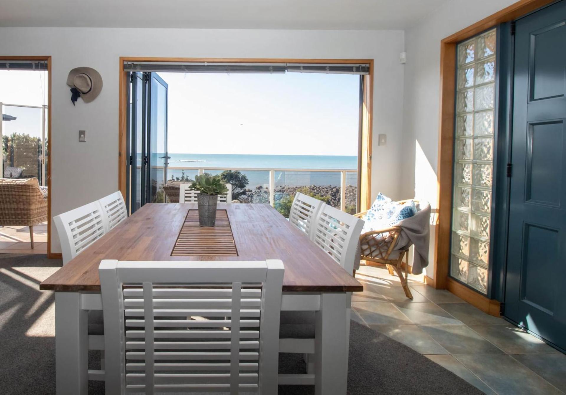 Beachfront Bliss On Wanaka Terrace Support Local Villa New Plymouth Exterior photo