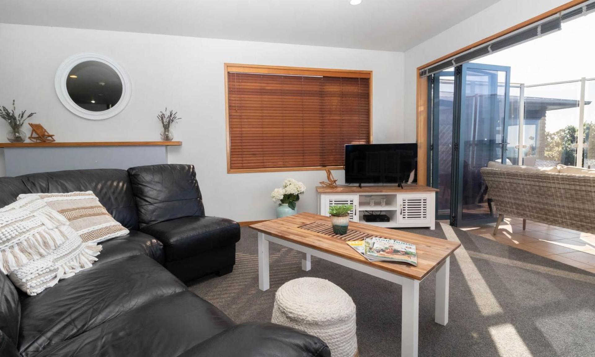 Beachfront Bliss On Wanaka Terrace Support Local Villa New Plymouth Exterior photo